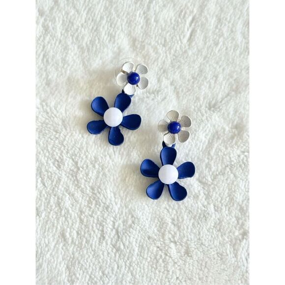 Navy blue and bright white double Daisy dangle earrings ￼ - Picture 9 of 9